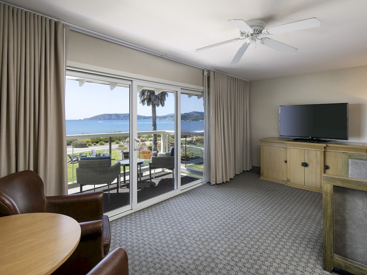 Hotel Spyglass Inn