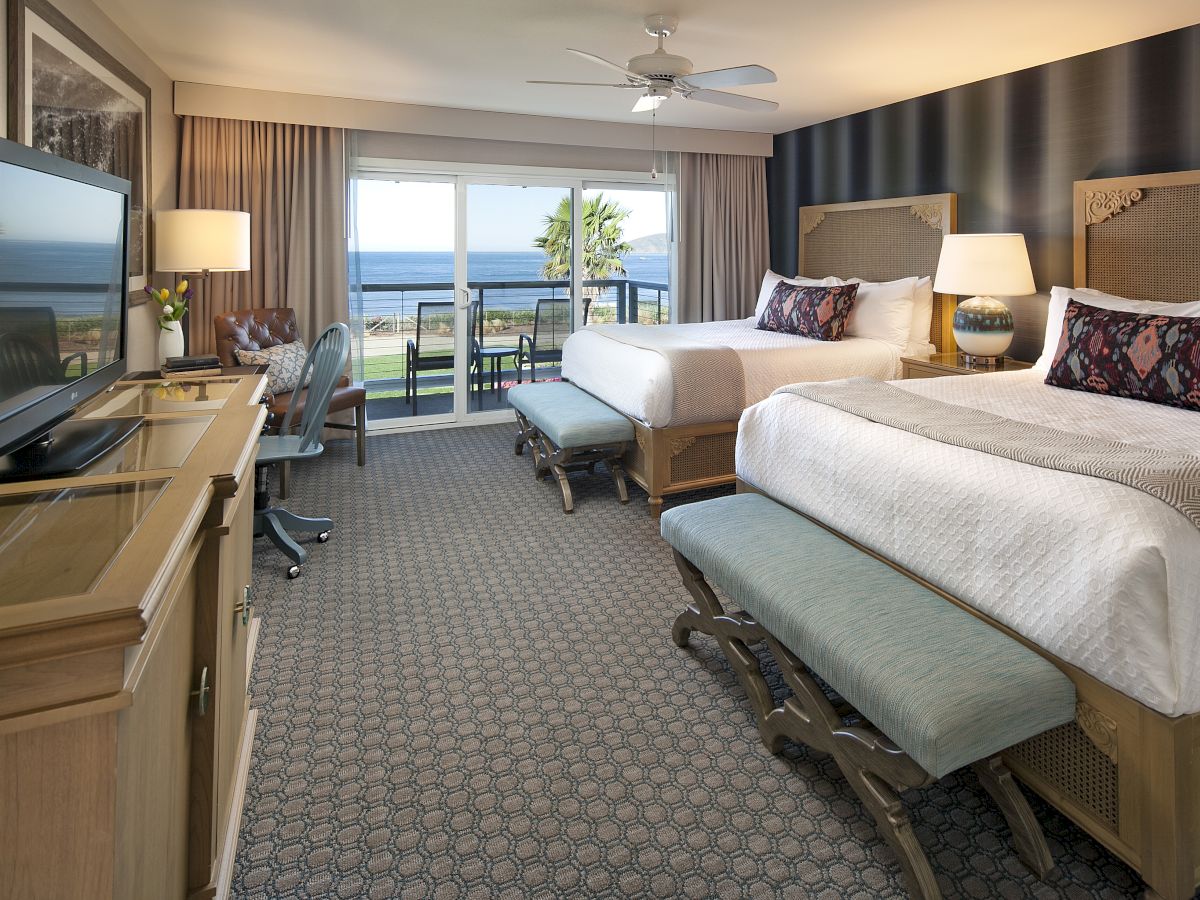 Hotel Spyglass Inn