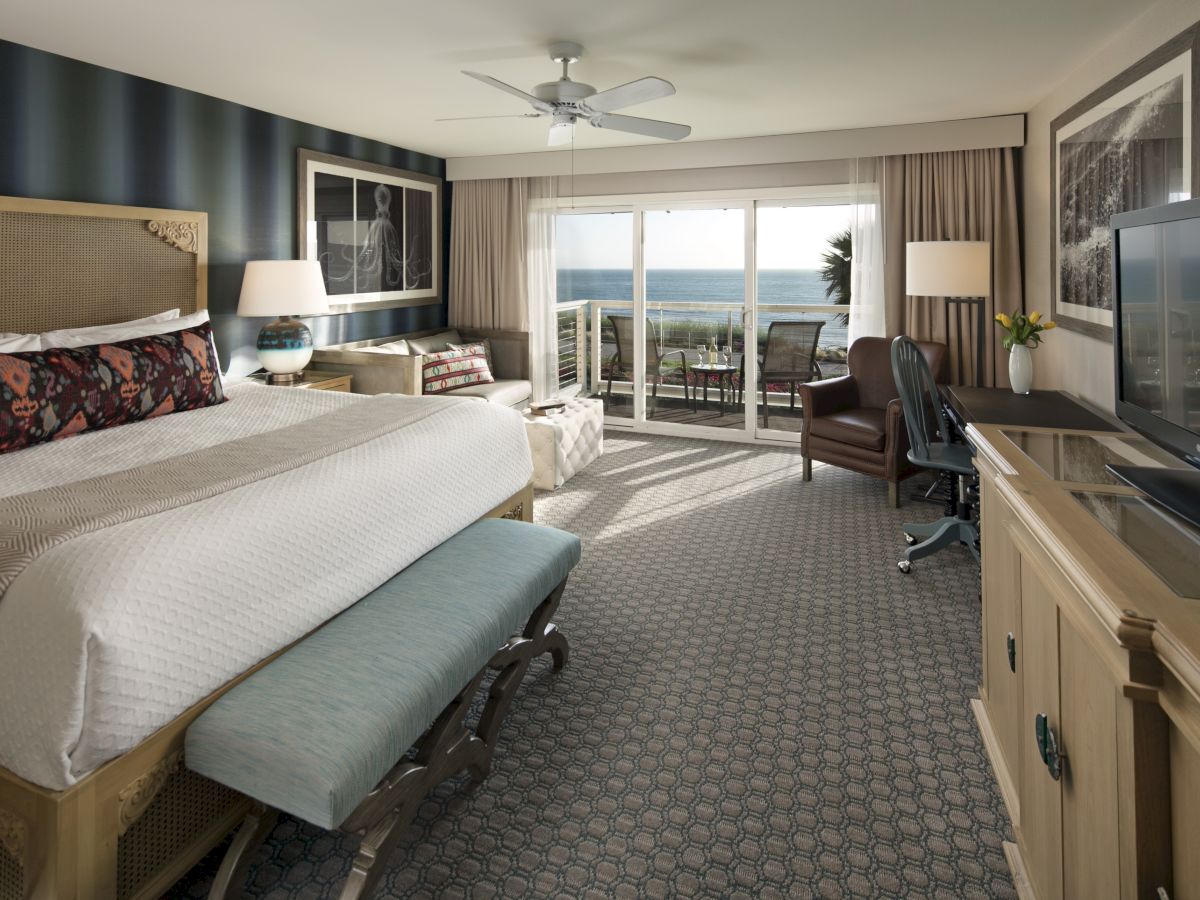 Hotel Spyglass Inn