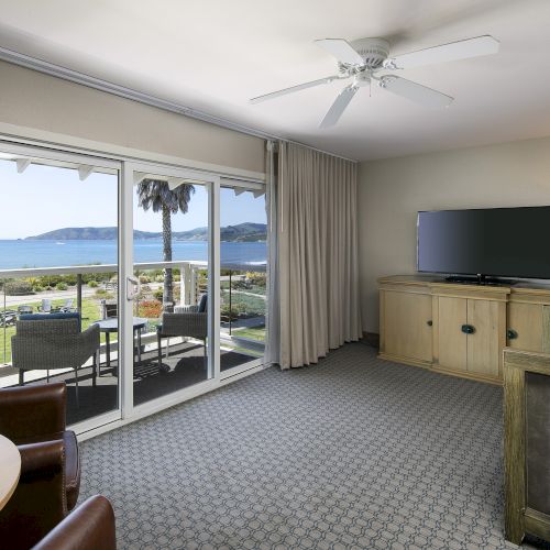 Hotel Spyglass Inn